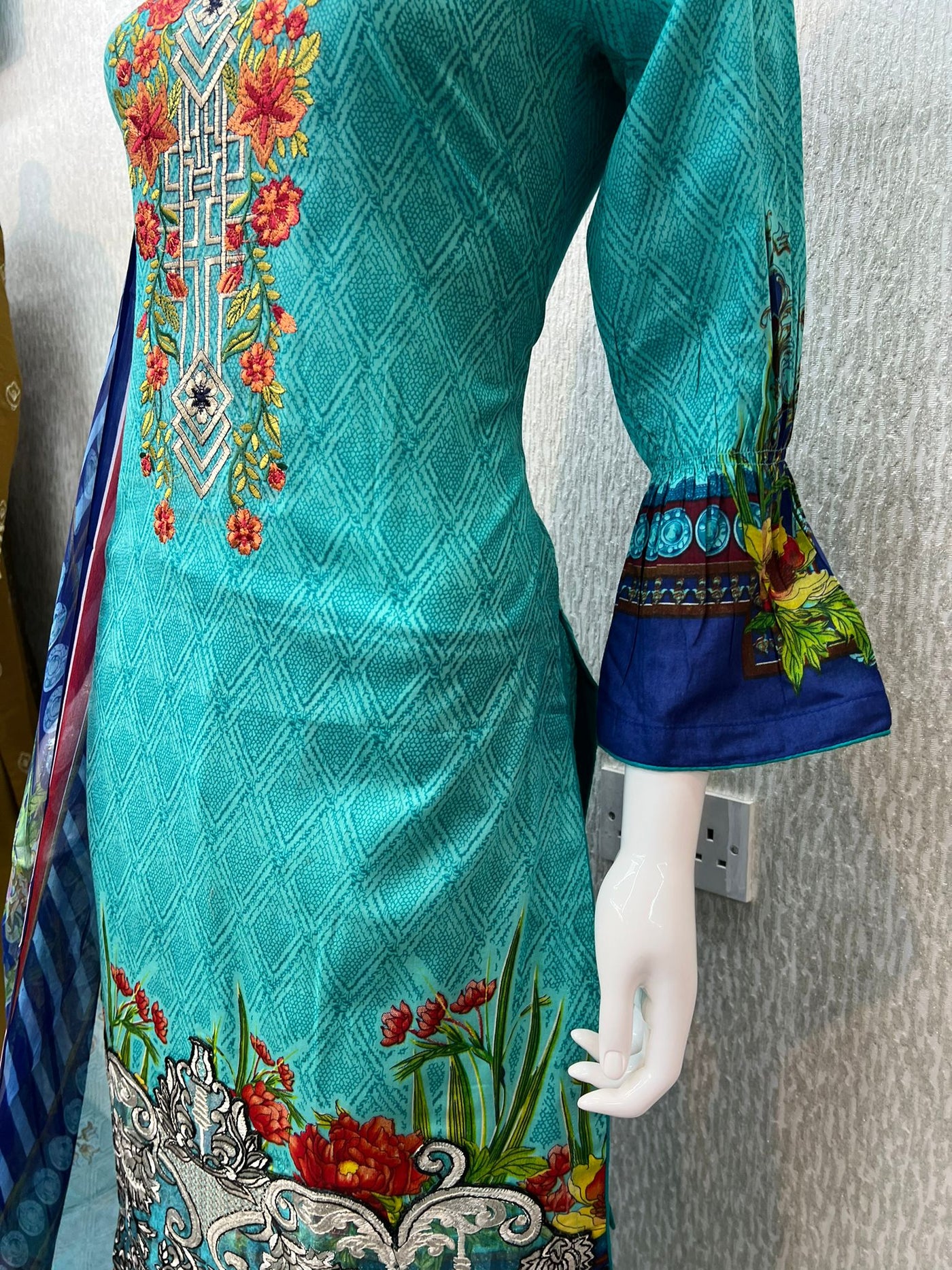 3Pc Lawn Designer Embroidered With Chiffon Dupatta D-730