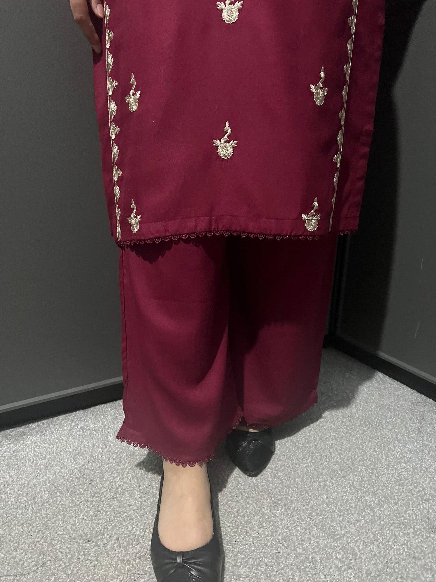 D-35 Embroidered  2 Piece Winter Dhanak Plazo Outfit