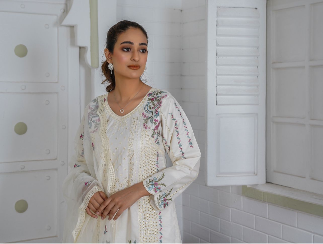 Premium Lawn 3 Piece Outfit With Embroidered Organza Dupatta White D-4112