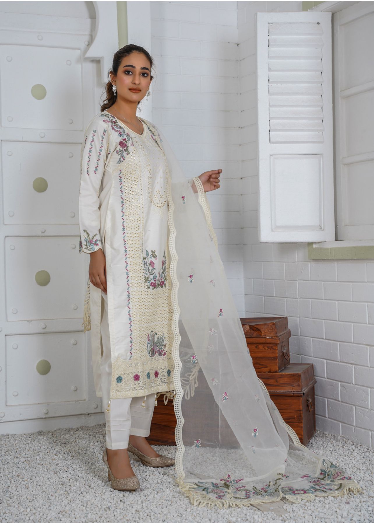 Premium Lawn 3 Piece Outfit With Embroidered Organza Dupatta White D-4112