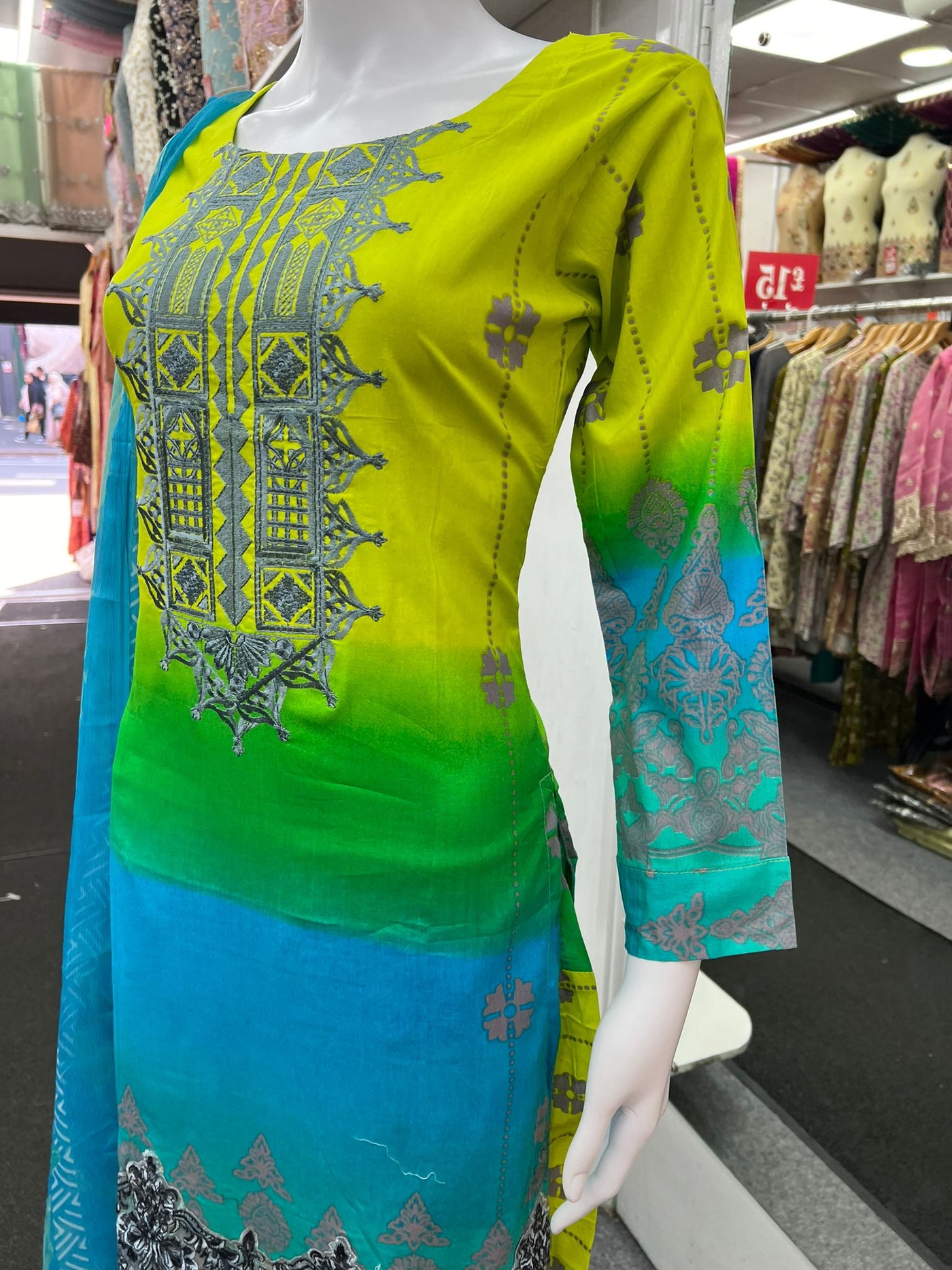 3Pc Lawn Designer Embroidered With Chiffon Dupatta D-770