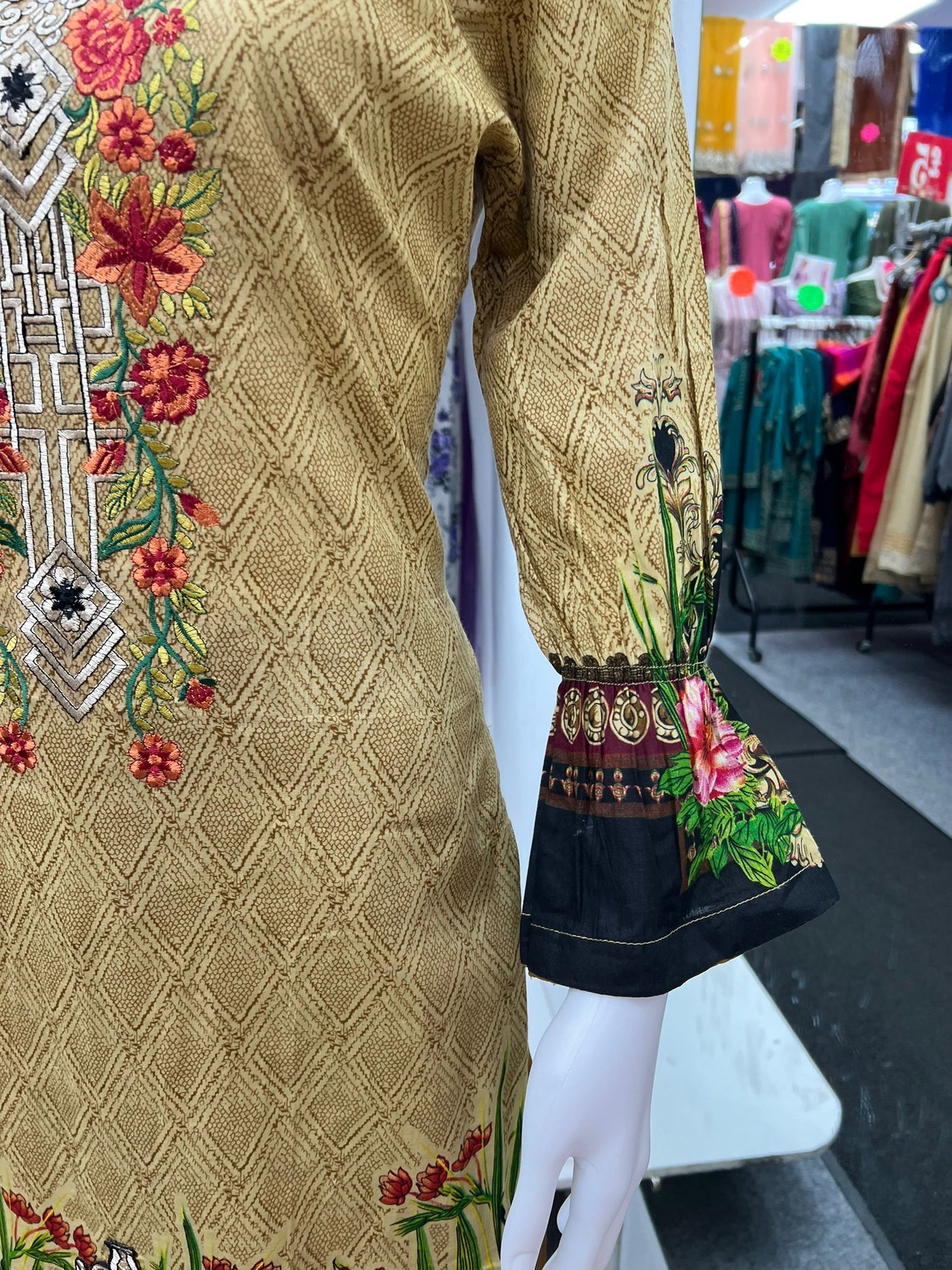 3Pc Lawn Designer Embroidered With Chiffon Dupatta D-746