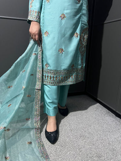 DS-67 Embroidered Linen Suit With Embroidered Soft Organza Dupatta