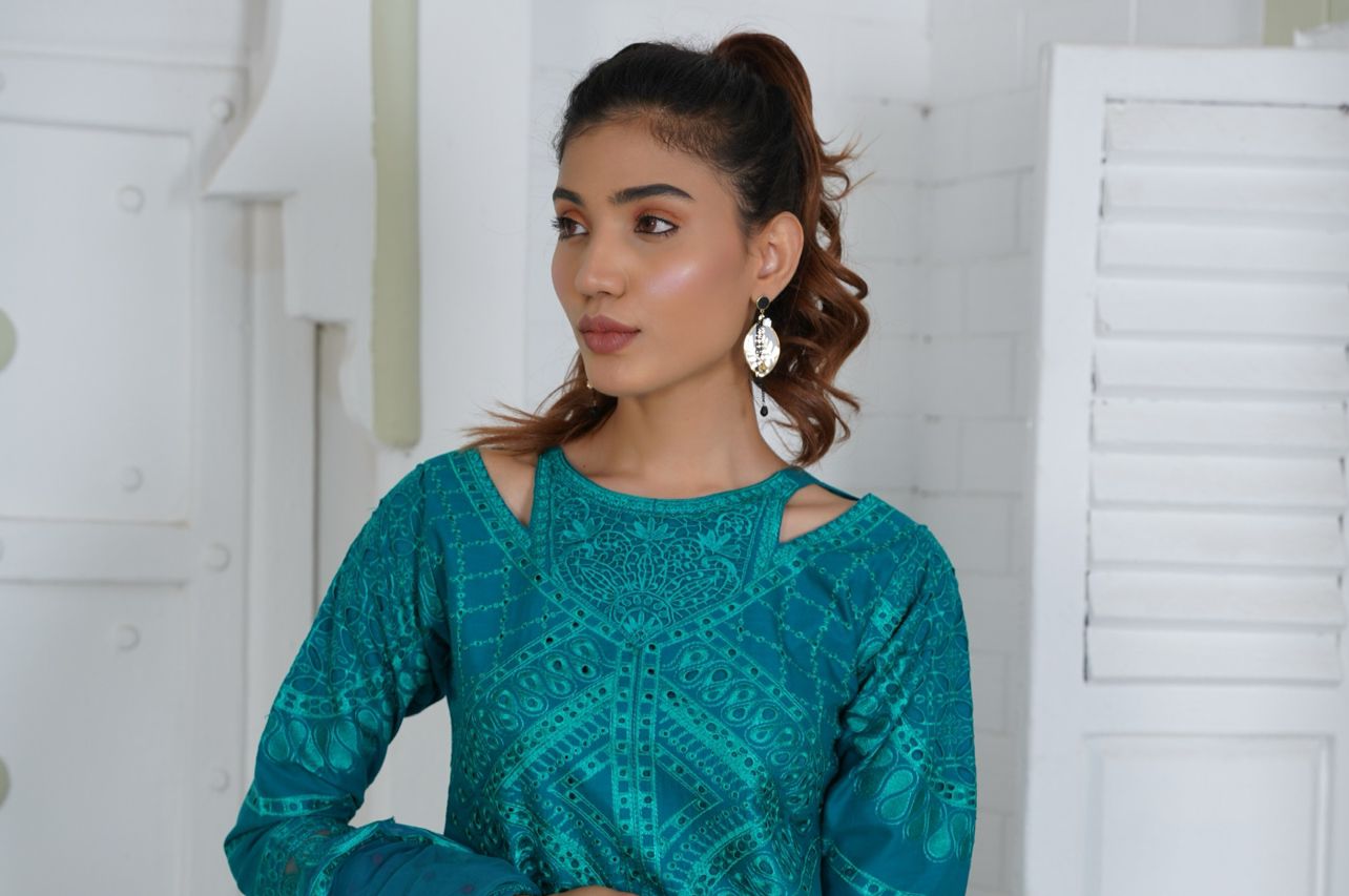 Premium Lawn 3 Piece Outfit With Printed Embroidered Net Dupatta Teal D-2A