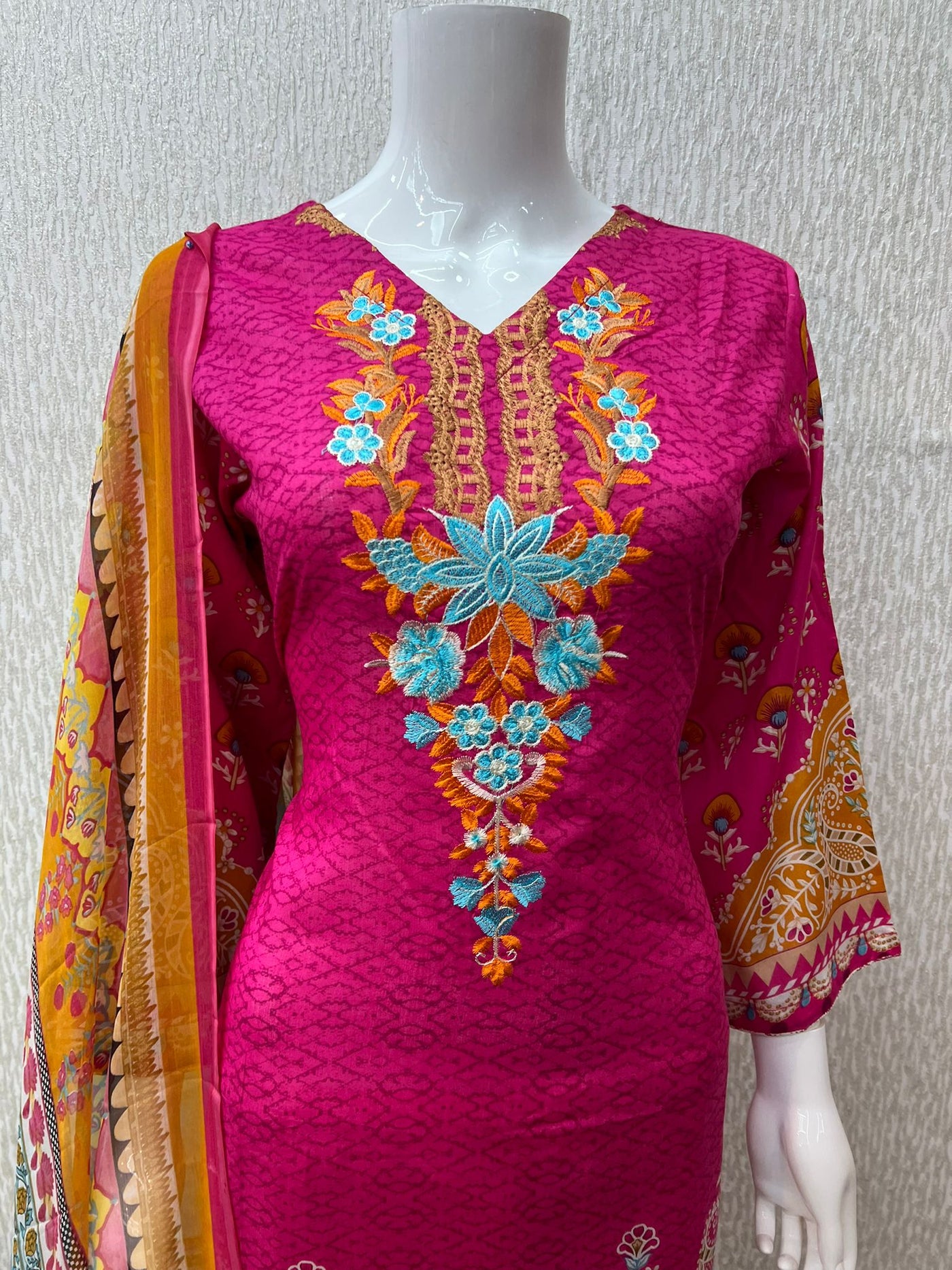 3Pc Lawn Designer Embroidered With Chiffon Dupatta D-735