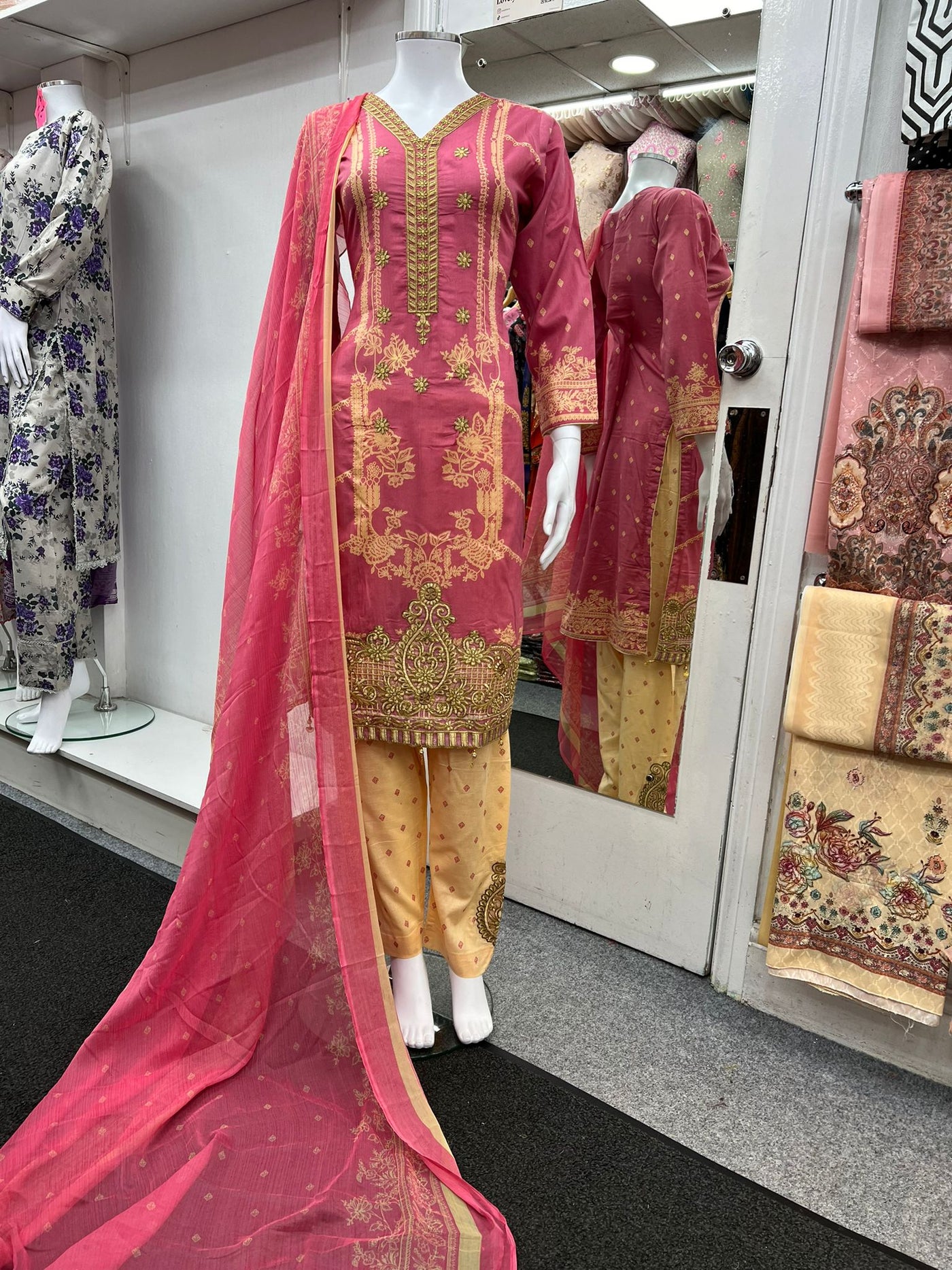 3Pc Lawn Designer Embroidered With Chiffon Dupatta D-768