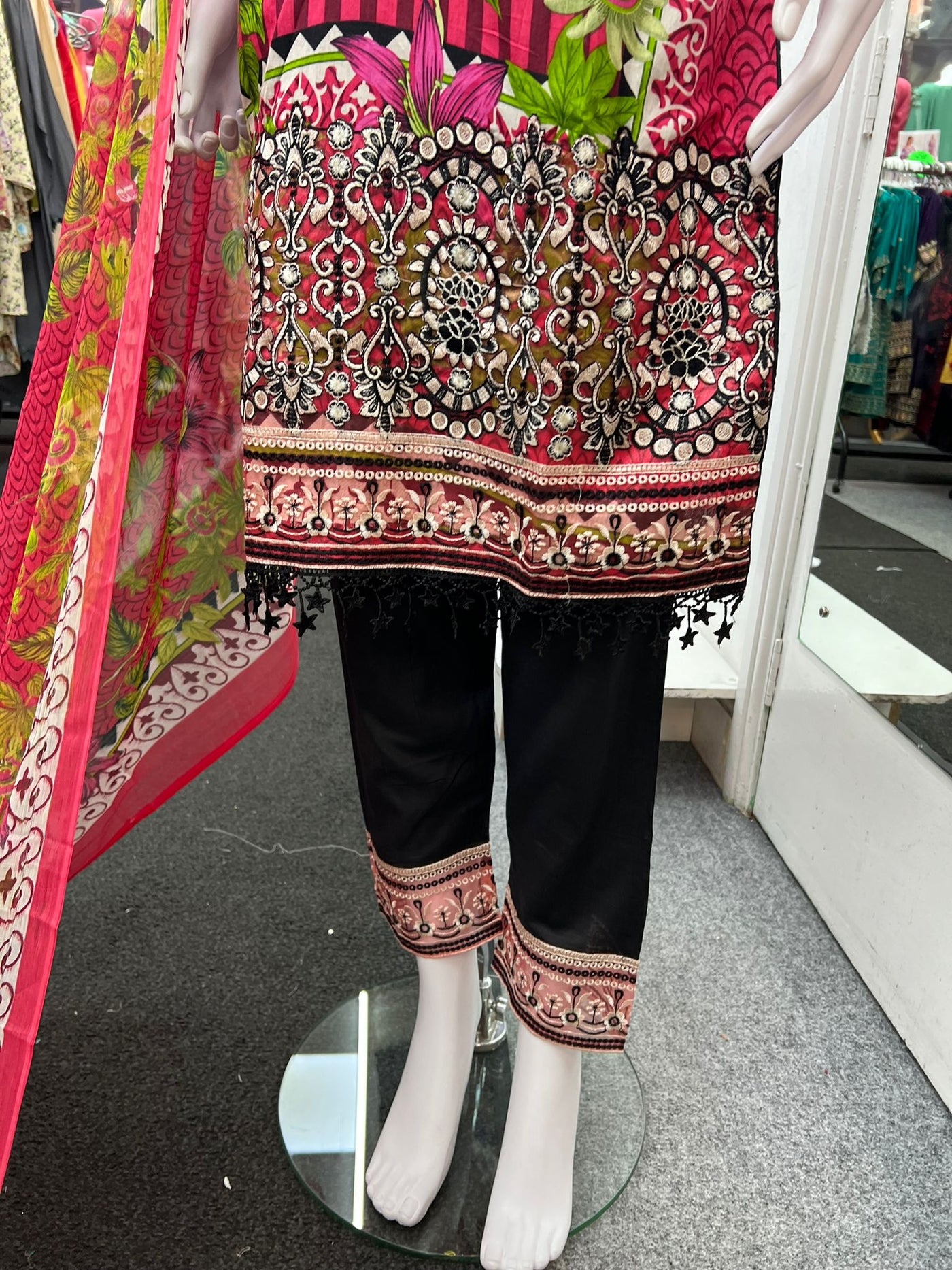 3Pc Lawn Designer Embroidered With Chiffon Dupatta D-772