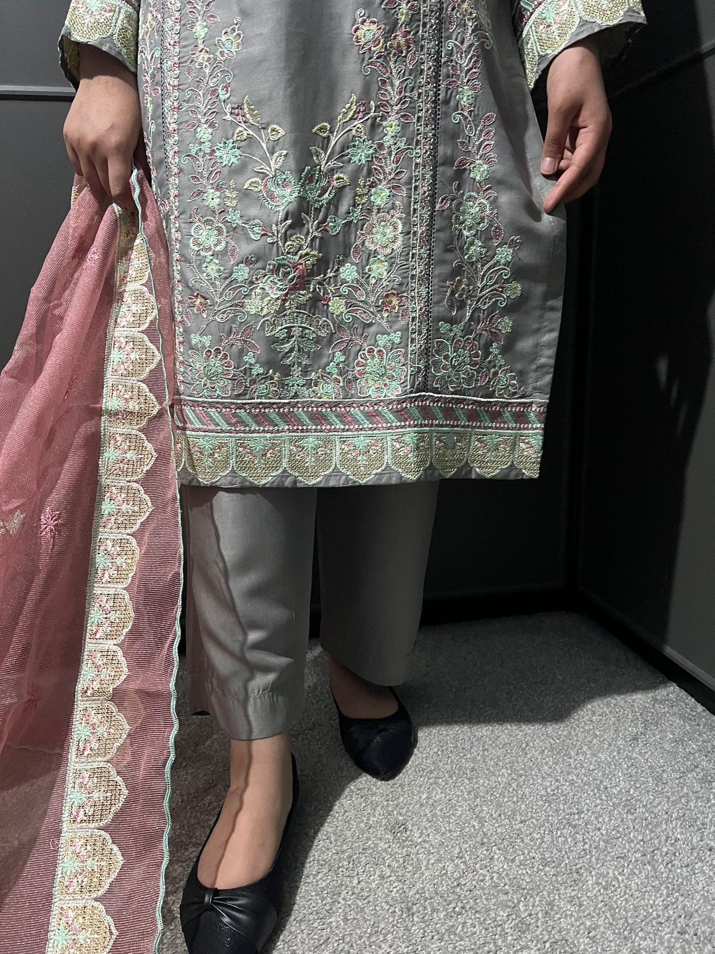 DS-68 Embroidered Linen Suit With Embroidered Soft Organza Dupatta