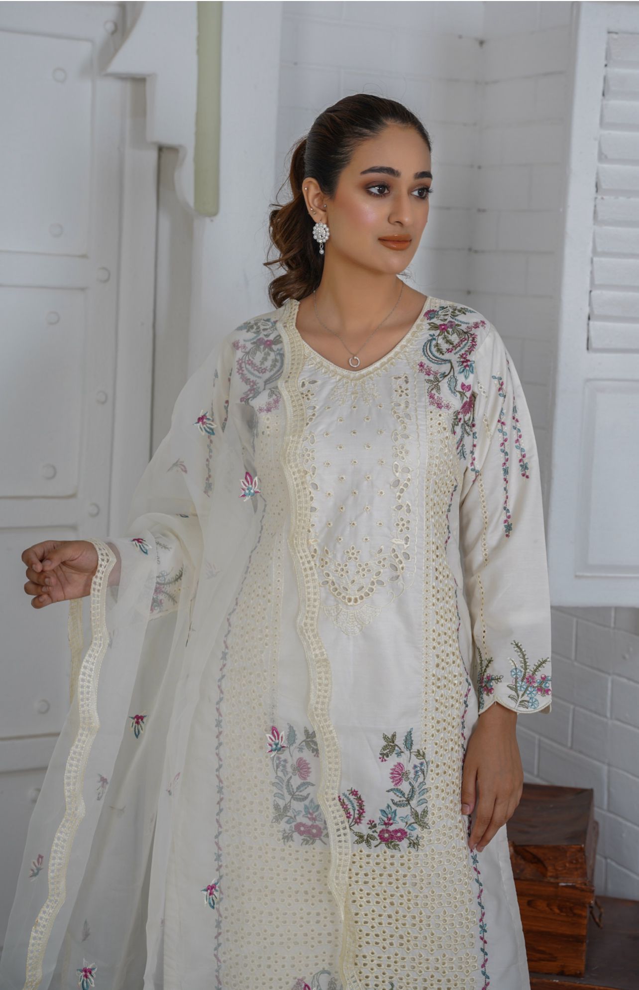 Premium Lawn 3 Piece Outfit With Embroidered Organza Dupatta White D-4112