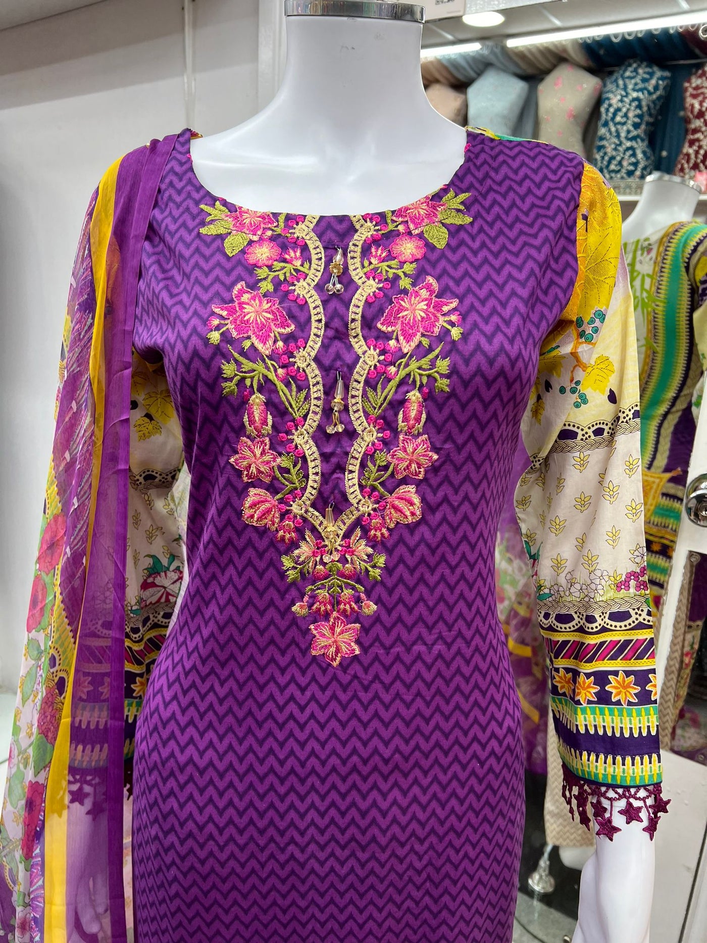 3Pc Lawn Designer Embroidered With Chiffon Dupatta D-782