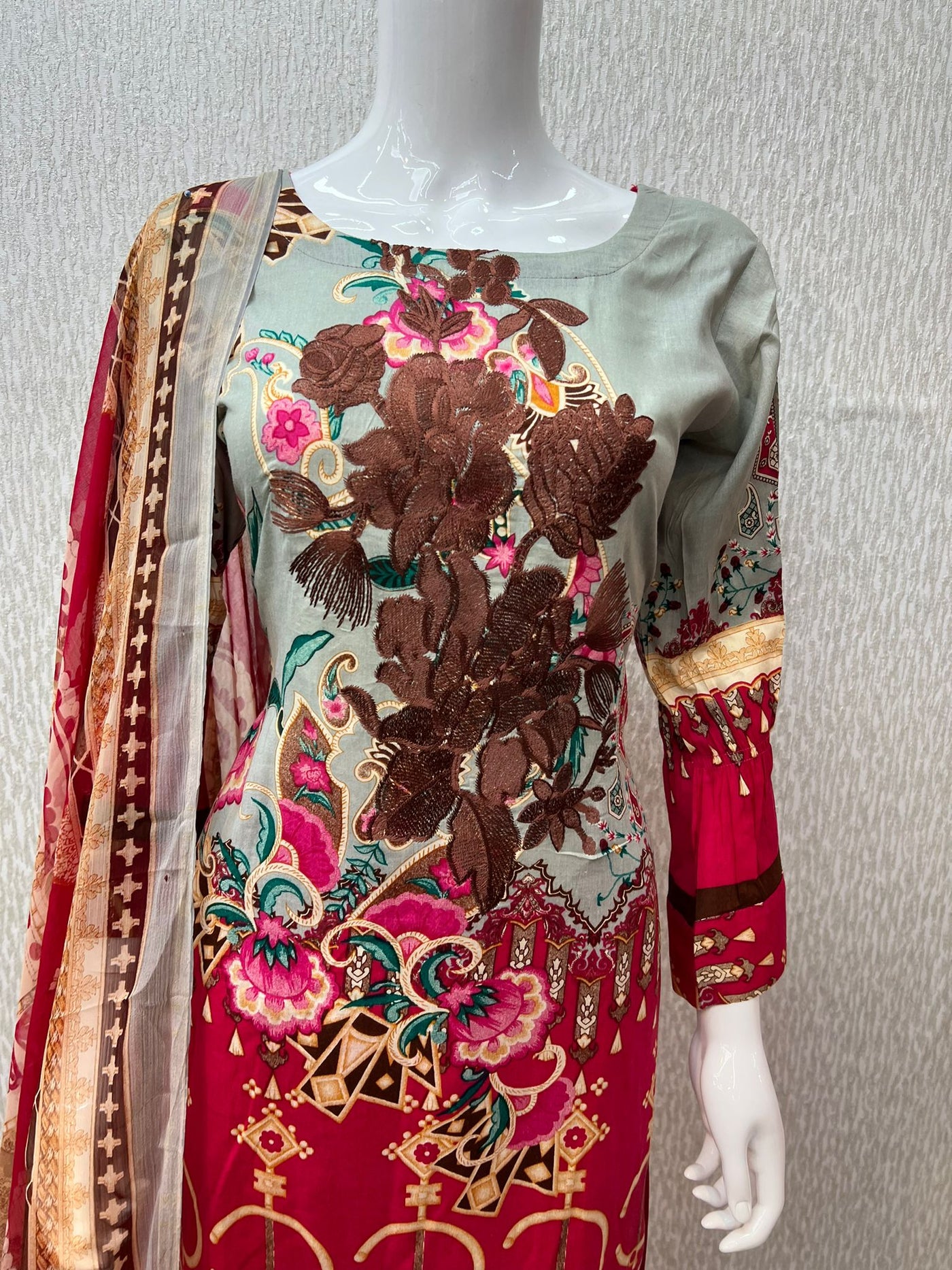 3Pc Lawn Designer Embroidered With Chiffon Dupatta D-733