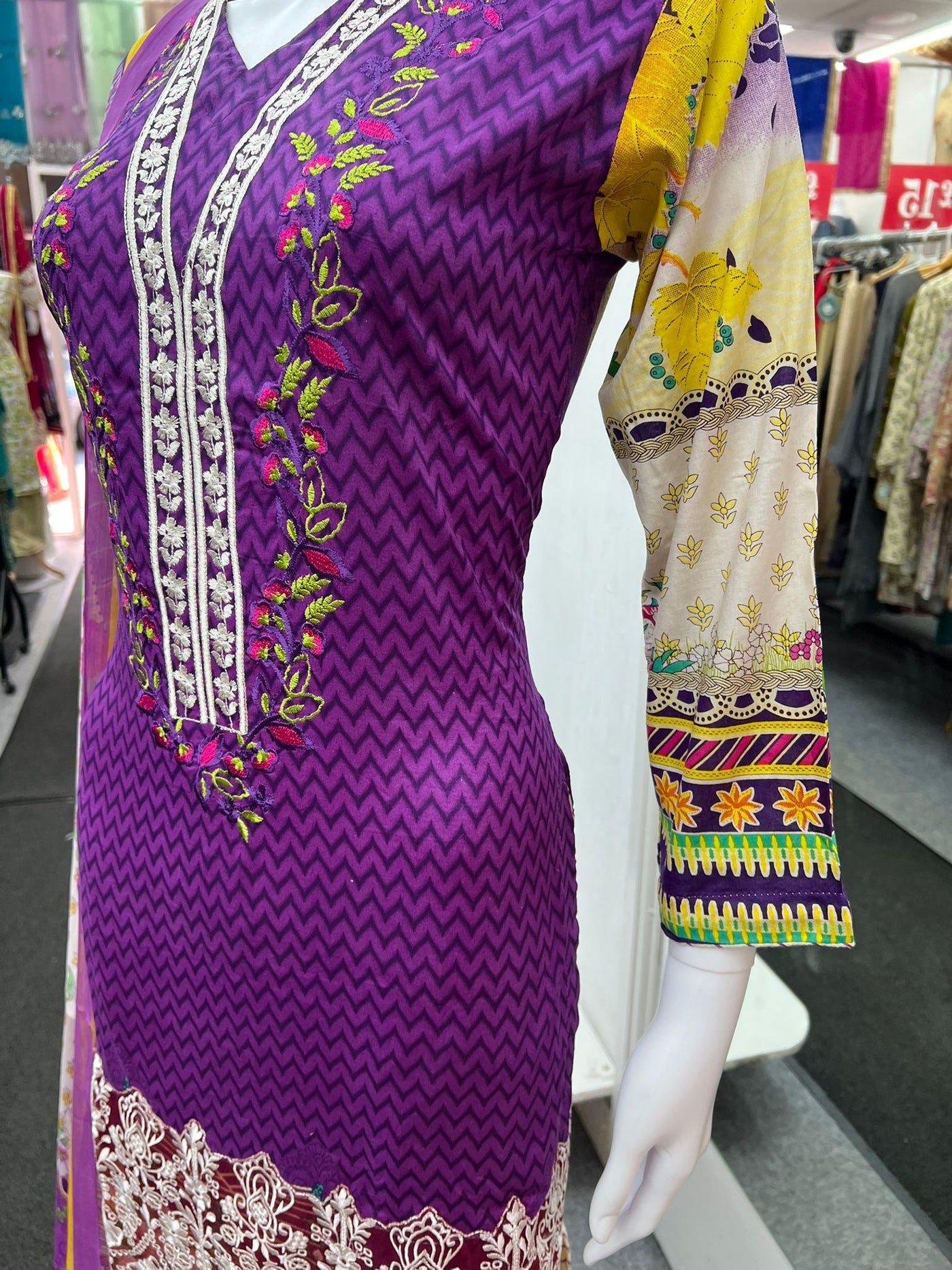 3Pc Lawn Designer Embroidered With Chiffon Dupatta D-773