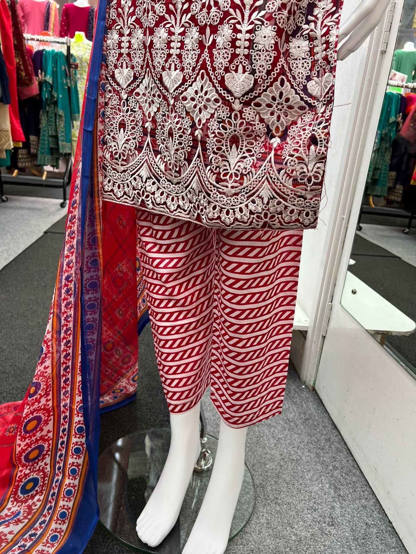 3Pc Lawn Designer Embroidered With Chiffon Dupatta D-749