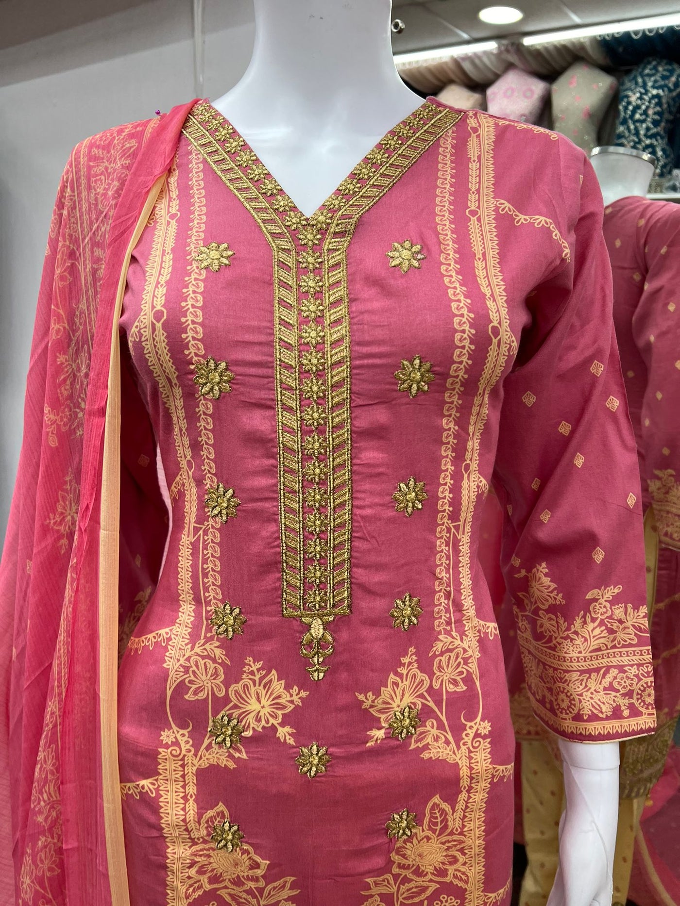 3Pc Lawn Designer Embroidered With Chiffon Dupatta D-768