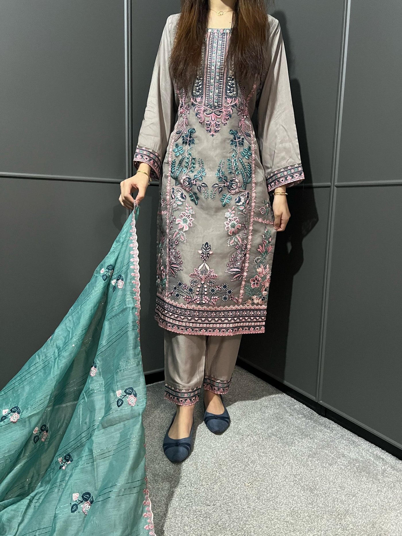Embroidered Linen Organza Suit with Organza Dupatta - Comfortable and Stylish