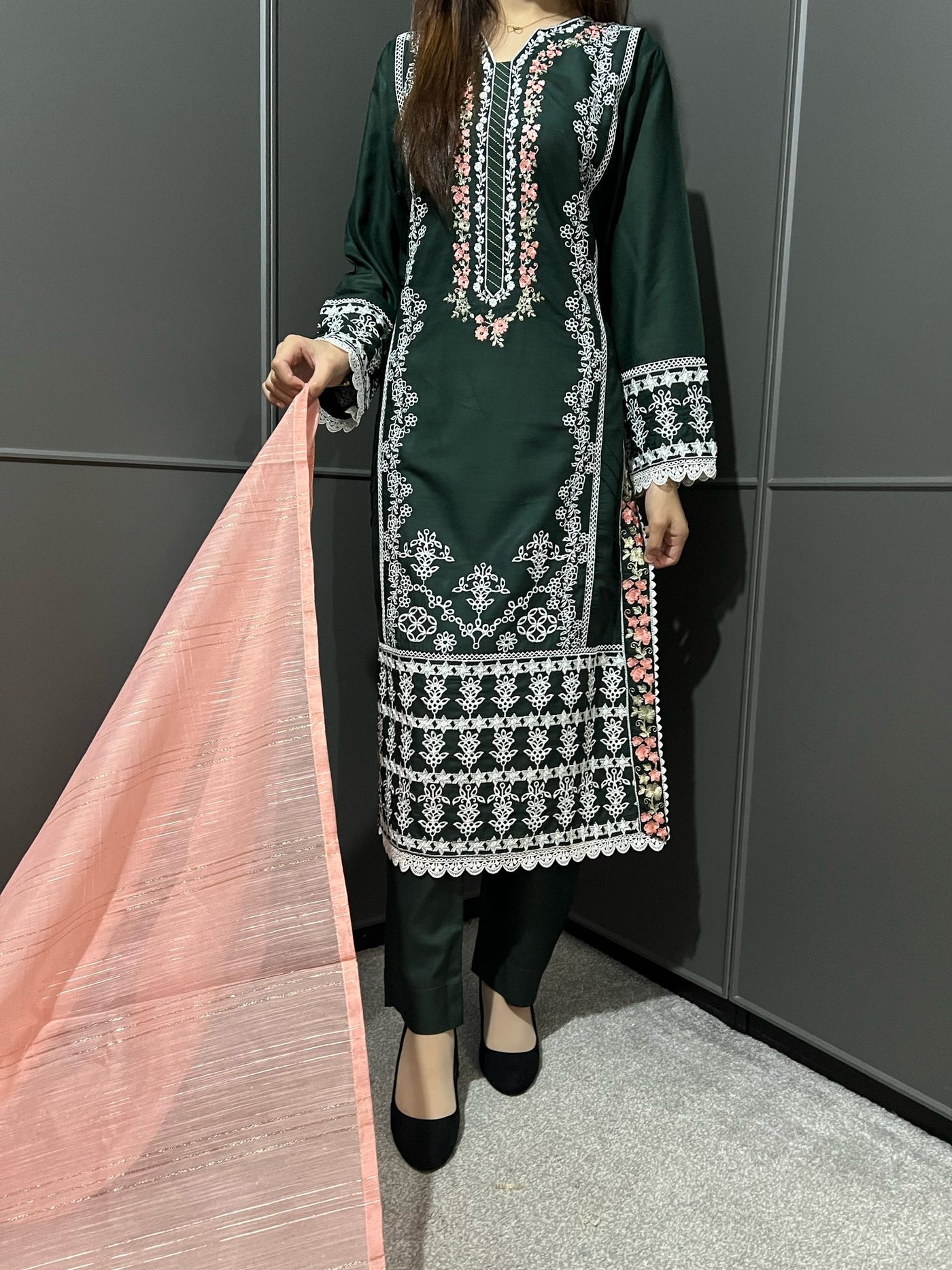 GREEN Embroidered Linen Suit with Organza Dupatta - Comfortable and Stylish
