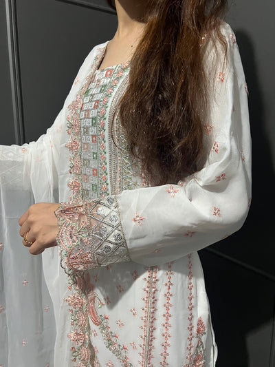 White - 3Pc Embroidered Chiffon Collection With Embroidered Chiffon Dupatta