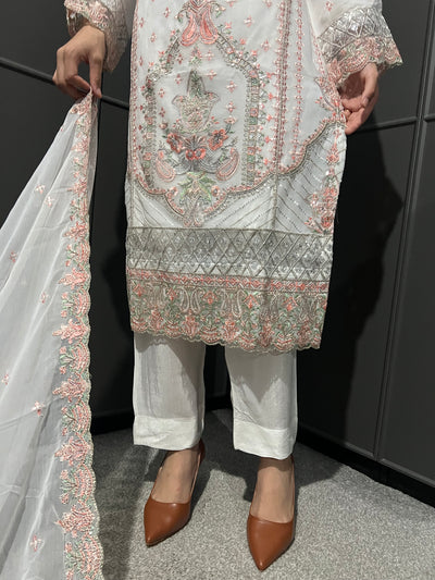 White - 3Pc Embroidered Chiffon Collection With Embroidered Chiffon Dupatta