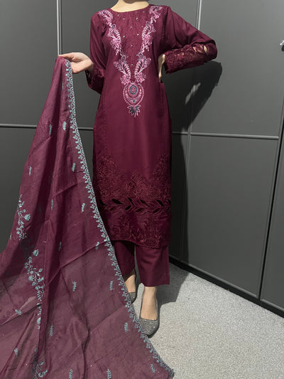 D-21 Dhanak Winter Embroidered Suit 3 PC Outfit With Embroidered Duptta