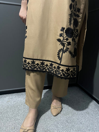 D-5 Embroidered  2 Piece Winter Dhanak  Outfit