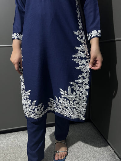 D-6 Embroidered  2 Piece Winter Dhanak  Outfit