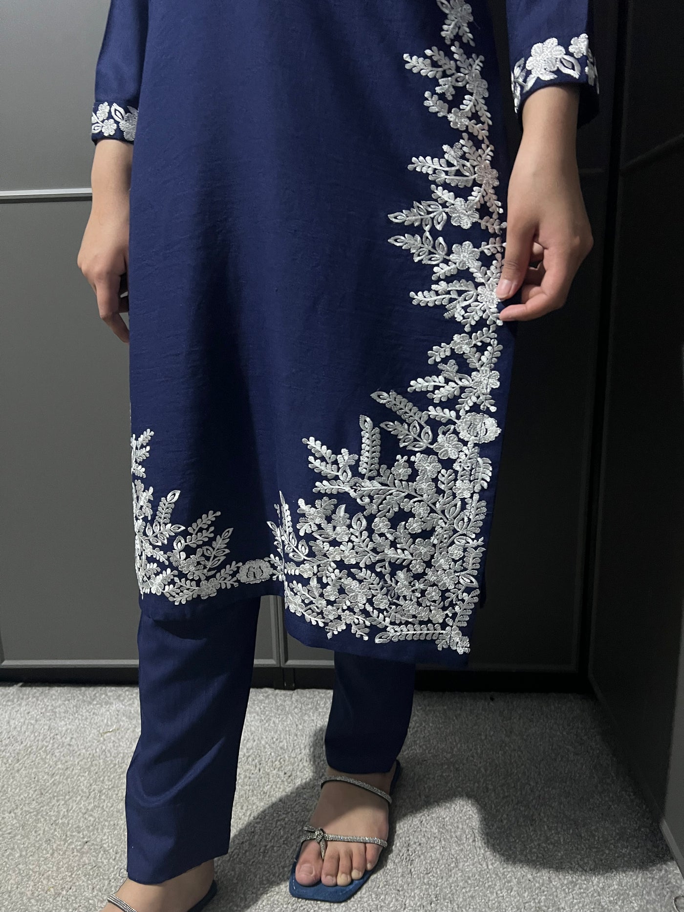 D-6 Embroidered  2 Piece Winter Dhanak  Outfit