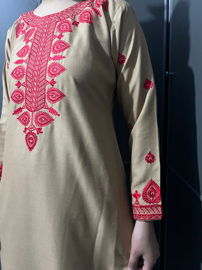 D-1  Embroidered  2 Piece Winter Dhanak  Outfit