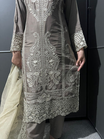 DS-60 Embroidered Linen Suit With Embroidered Soft Organza Dupatta