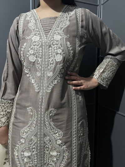 DS-60 Embroidered Linen Suit With Embroidered Soft Organza Dupatta