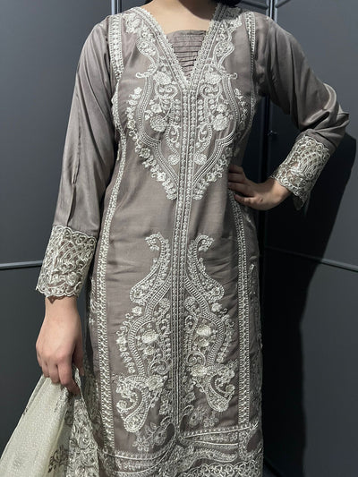 DS-60 Embroidered Linen Suit With Embroidered Soft Organza Dupatta