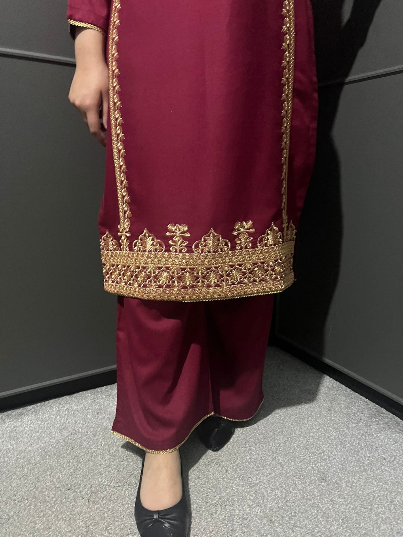 D-27  Embroidered  2 Piece Winter Dhanak Plazo Outfit