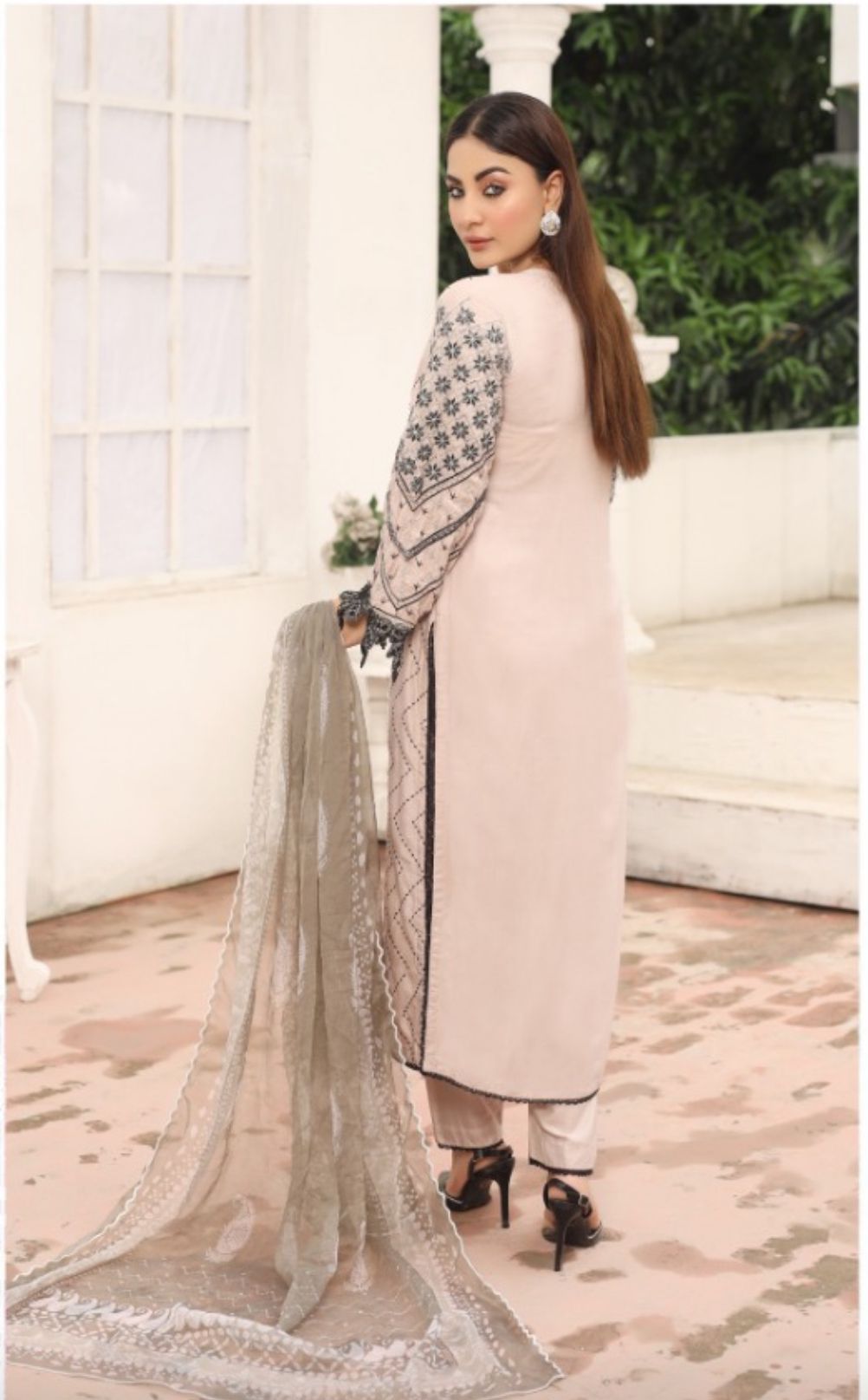 3-PIECE EMBROIDERED LINEN STITCHED SUIT WITH CHIFFON DUPTTA A-01