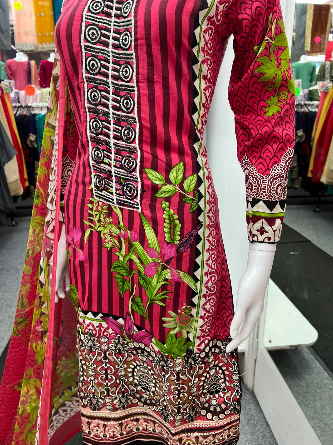 3Pc Lawn Designer Embroidered With Chiffon Dupatta D-772