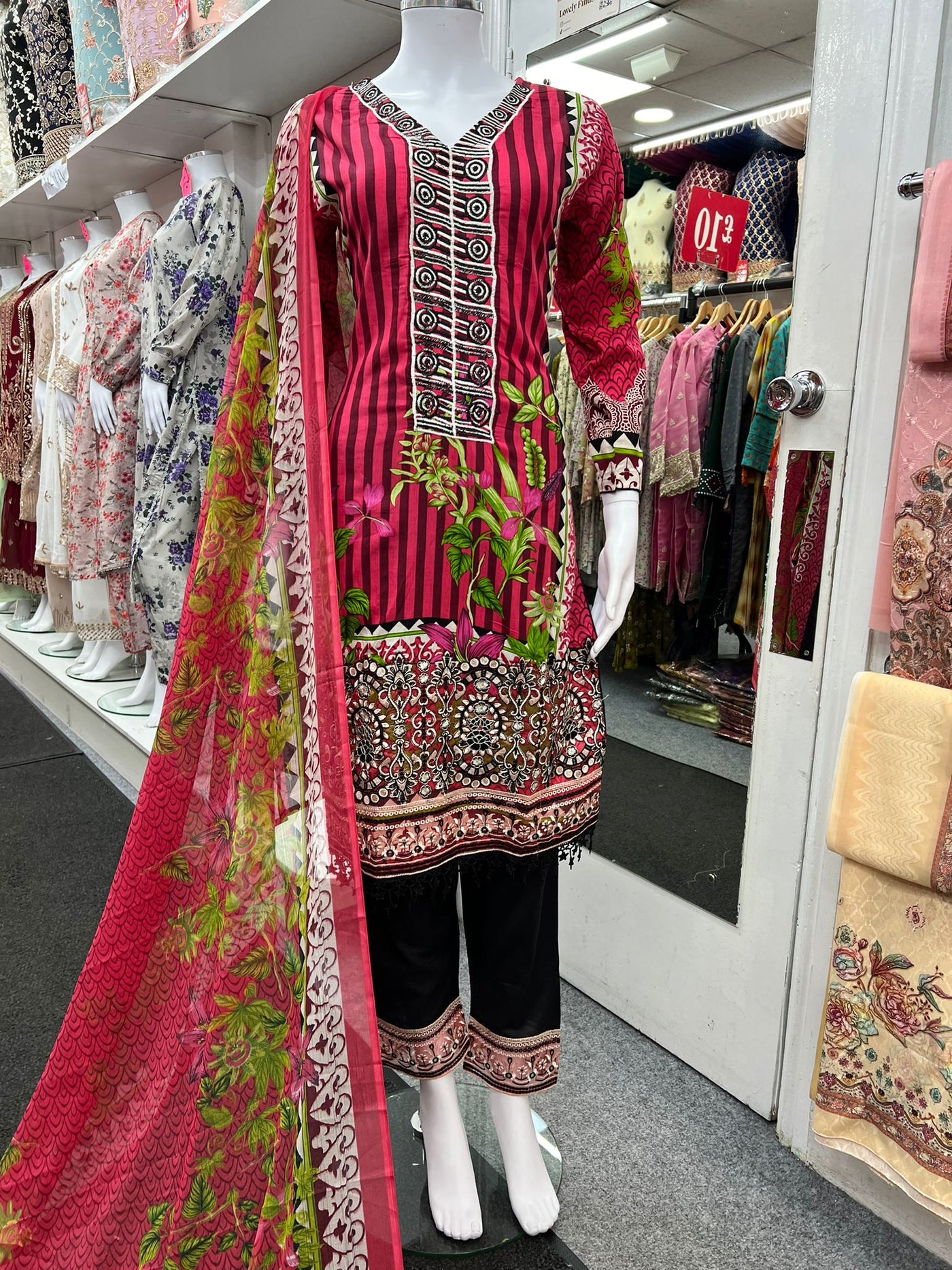 3Pc Lawn Designer Embroidered With Chiffon Dupatta D-772