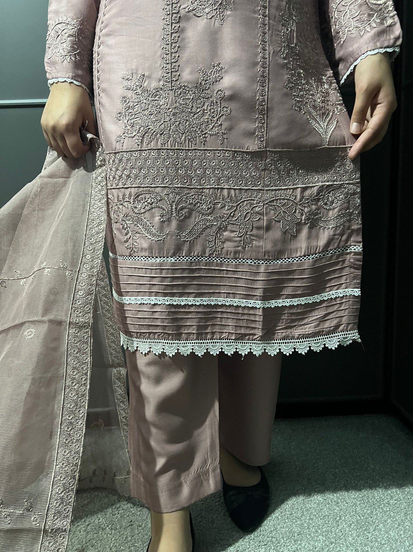 DS-63 Embroidered Linen Suit With Embroidered Soft Organza Dupatta