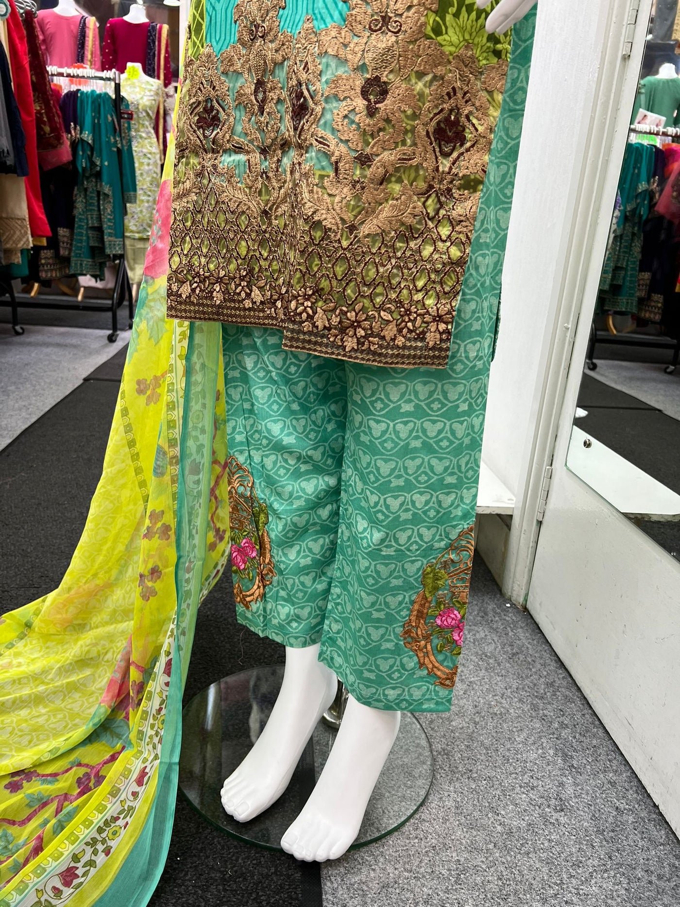 3Pc Lawn Designer Embroidered With Chiffon Dupatta D-751