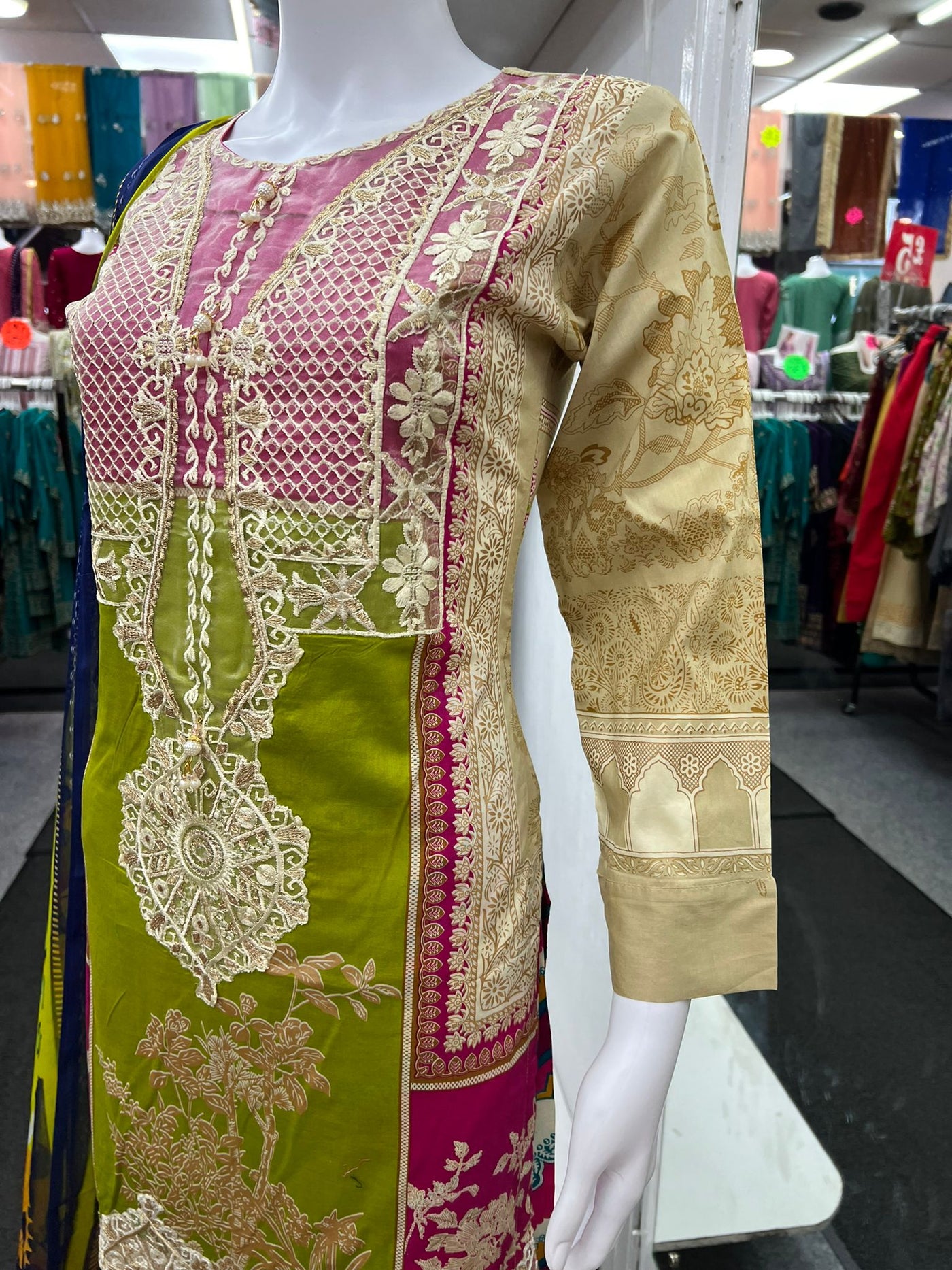 3Pc Lawn Designer Embroidered With Chiffon Dupatta D-762