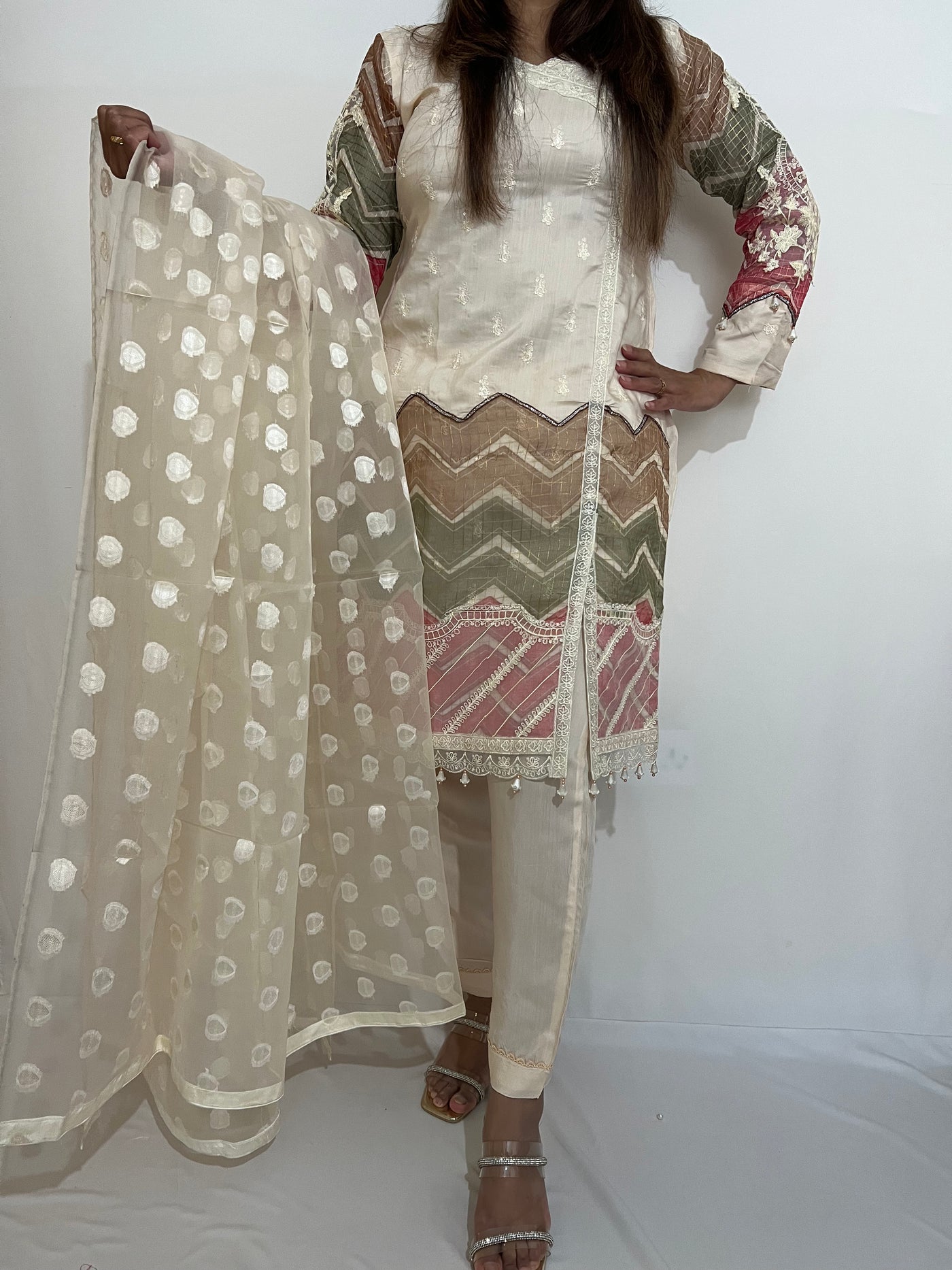 Maria b Viscose Embroidered Suit With Embroidered Organza Dupatta D4